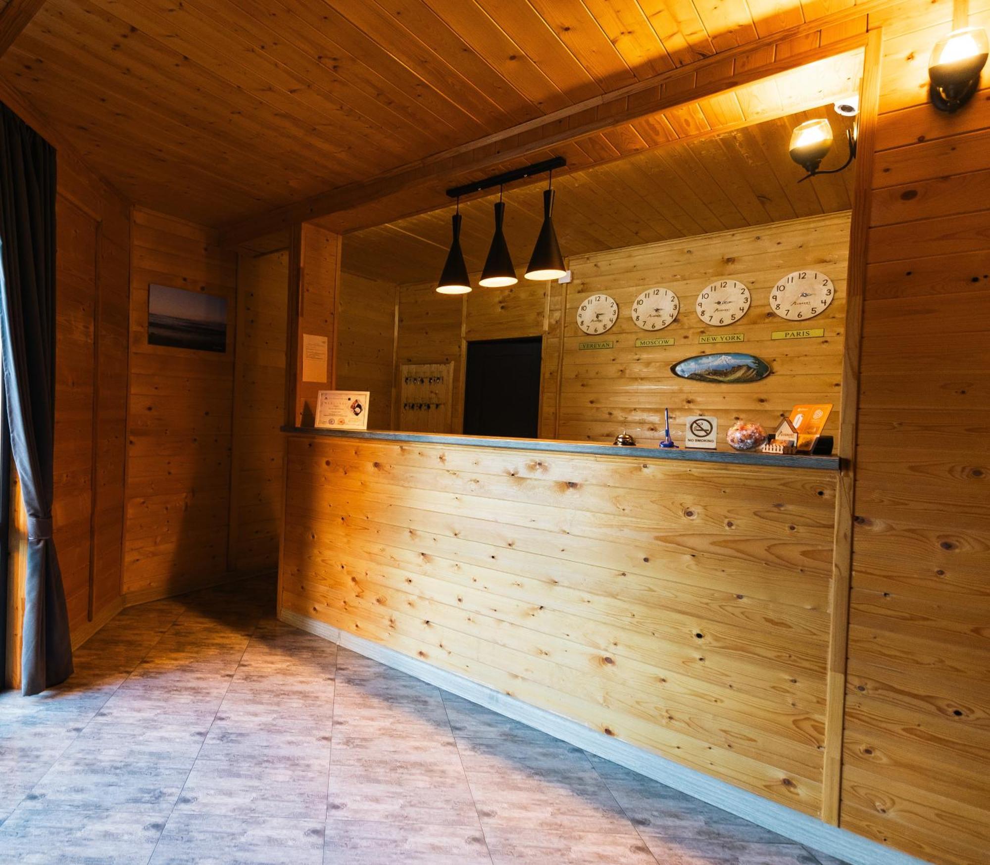 צ'אקאדזור Everest Rest House מראה חיצוני תמונה