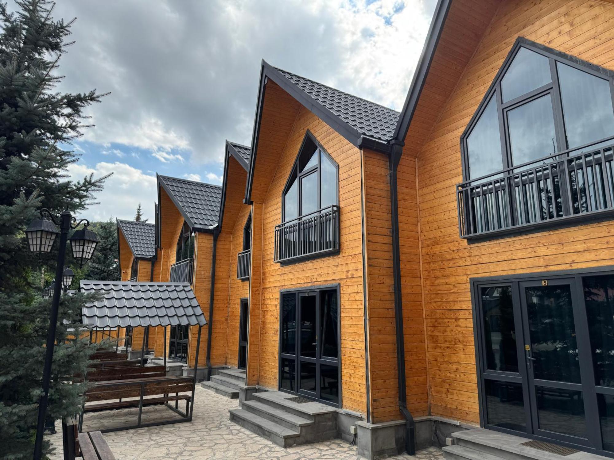 צ'אקאדזור Everest Rest House מראה חיצוני תמונה