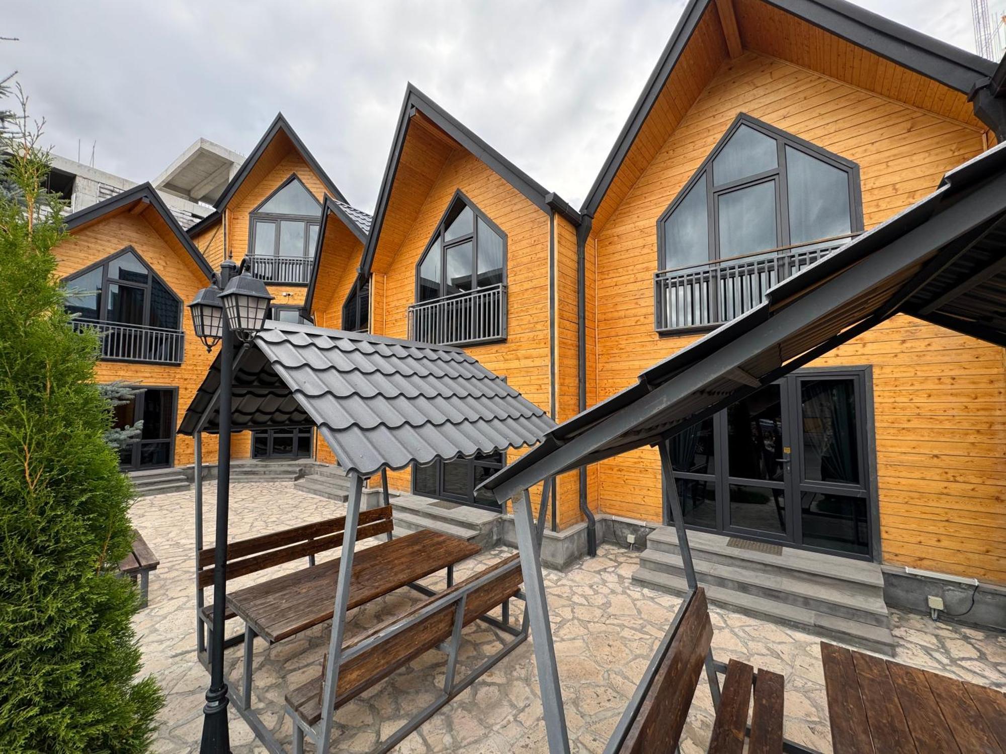 צ'אקאדזור Everest Rest House מראה חיצוני תמונה
