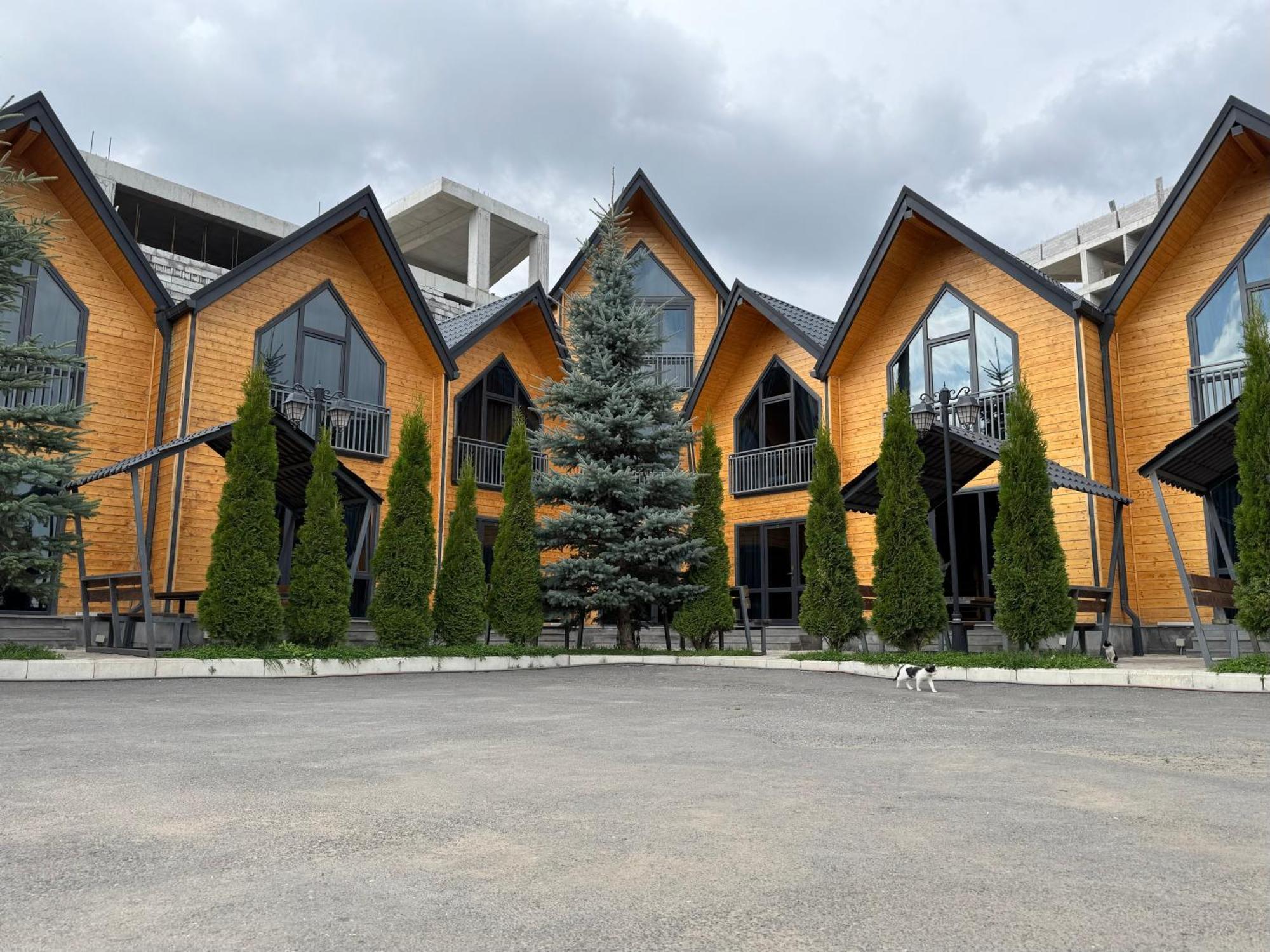צ'אקאדזור Everest Rest House מראה חיצוני תמונה
