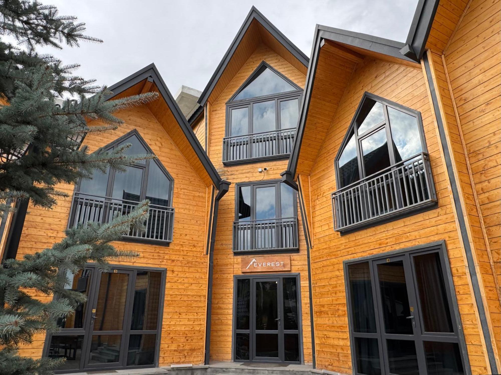 צ'אקאדזור Everest Rest House מראה חיצוני תמונה