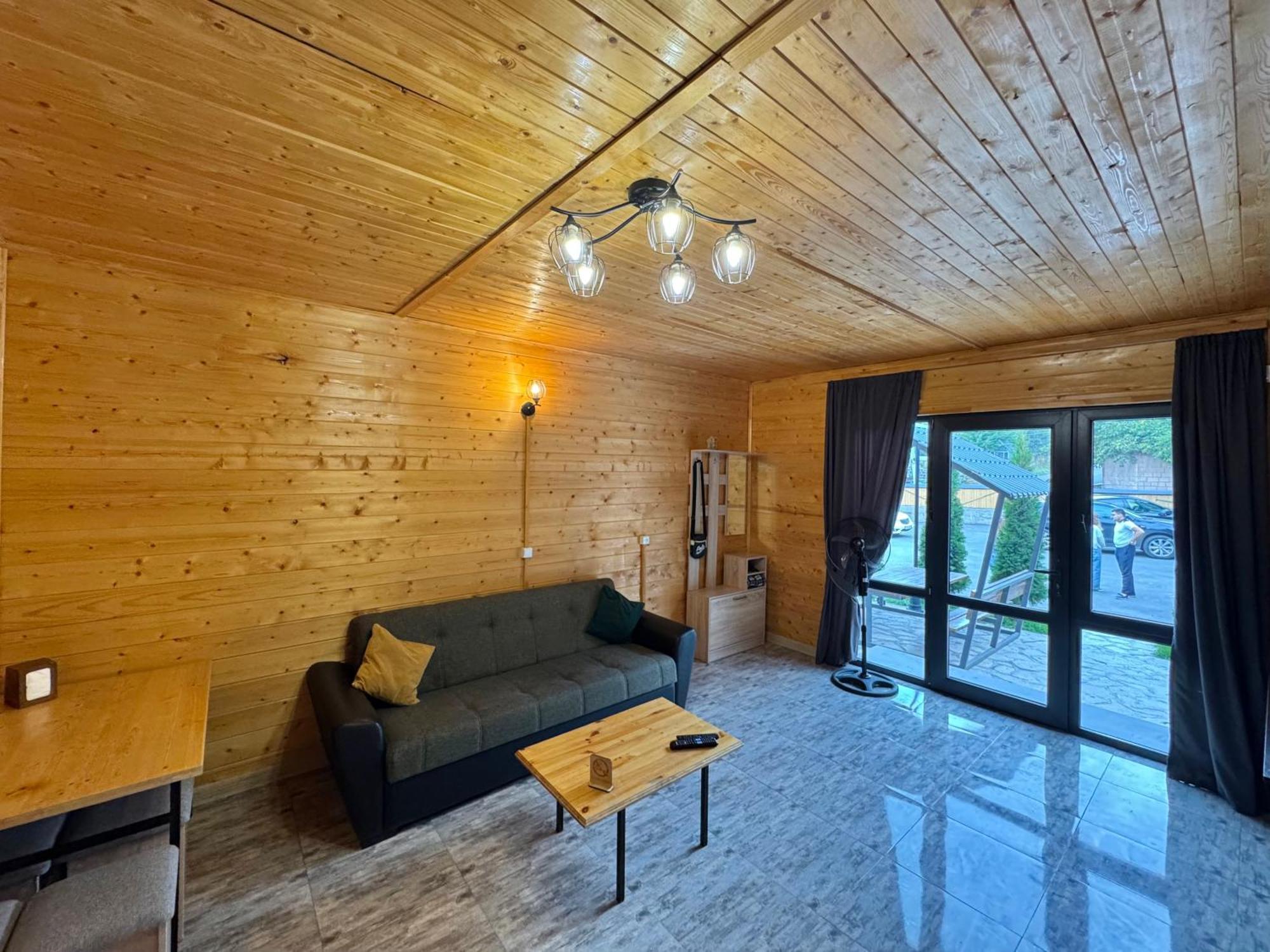 צ'אקאדזור Everest Rest House מראה חיצוני תמונה
